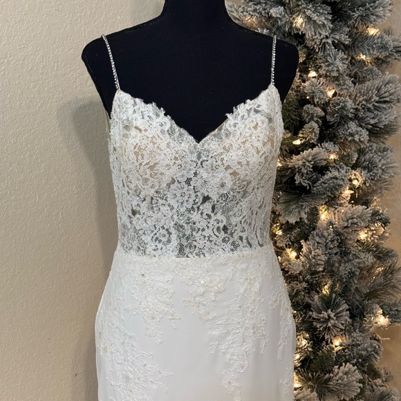Blue By Enzoani Mermaid Style Ivory Wedding Dress - NEW Size 4 - Retails $4800 - Picture 3 of 16